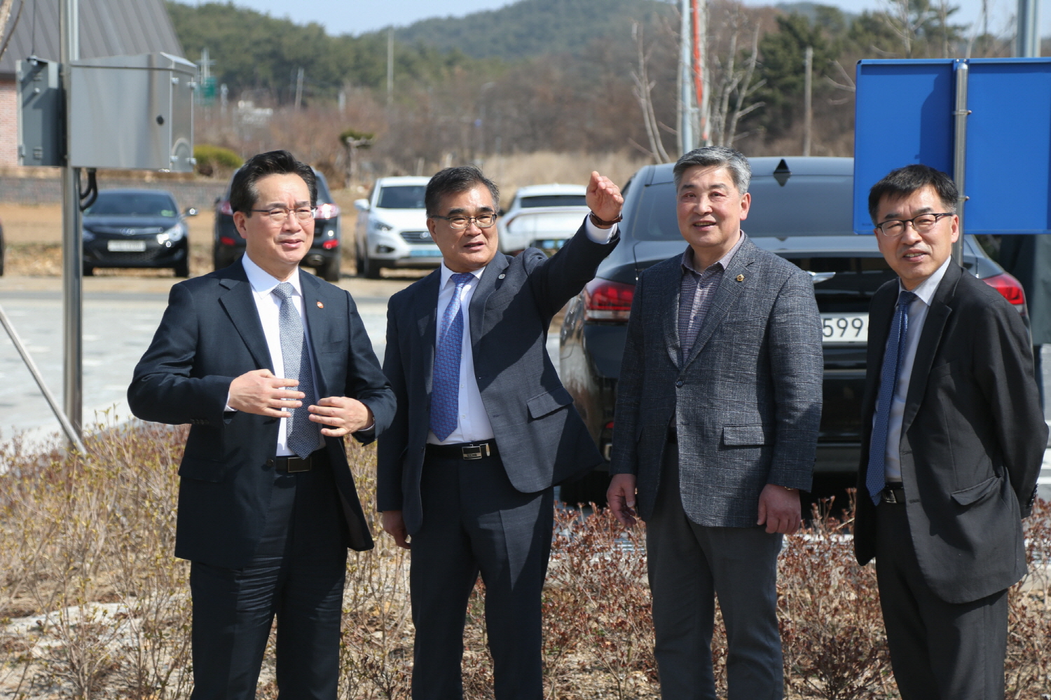 김기웅 서천군수, 정황근 농림부 장관과 귀농·귀촌 지원방안 모색(왼쪽부터 정황근 장관, 김기웅 군수 등)