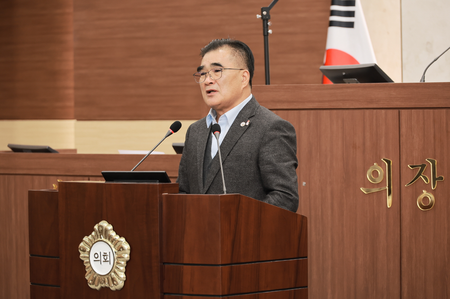 김기웅 서천군수 시정연설 “군민과 함께 미래로, 도전하는 서천” (서천군의회 본회의장에서 시정연설을 하고 있는 김기웅 서천군수) 2.JPG