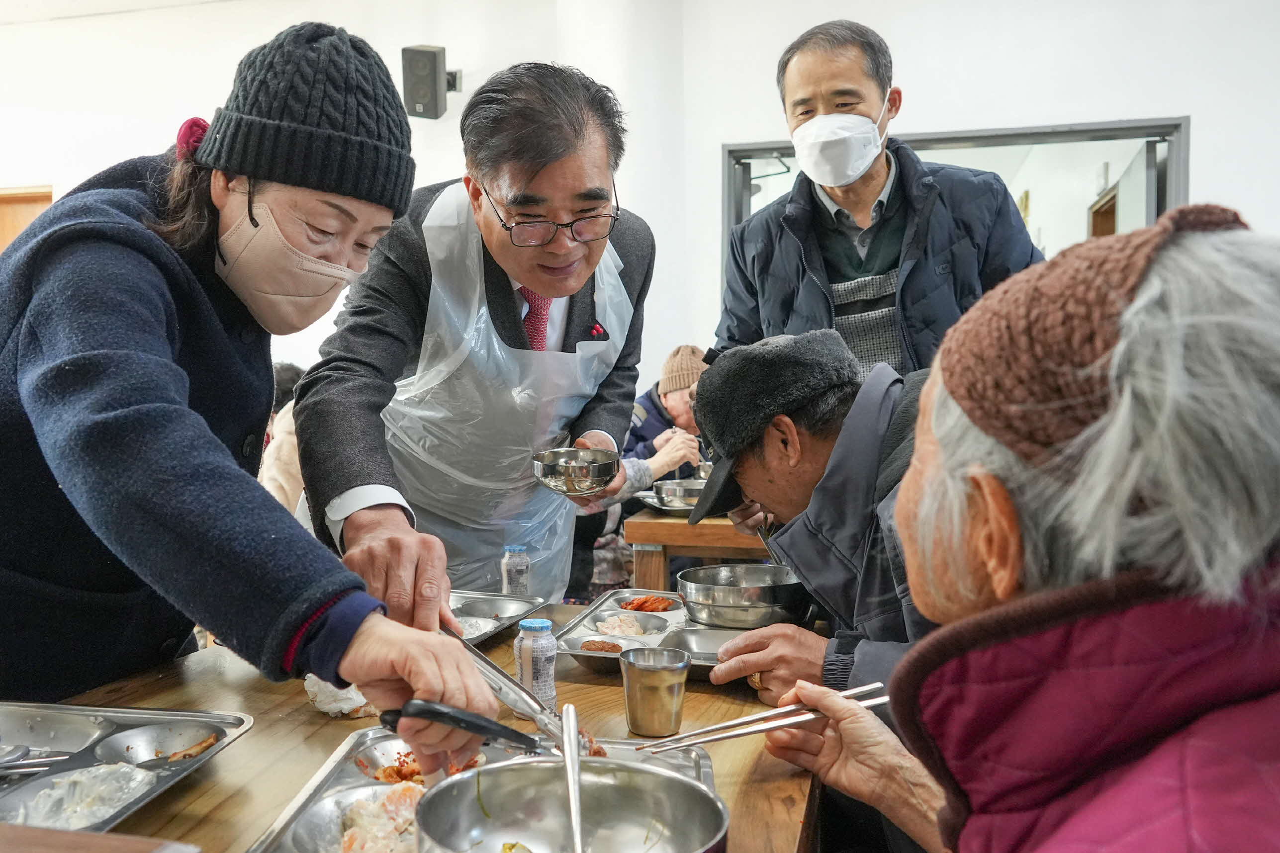 김기웅 서천군수, 무료경로식당 방문으로 따뜻한 나눔 실천